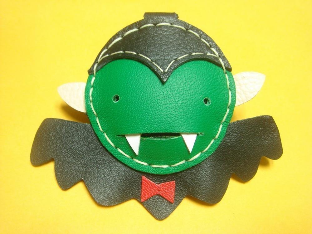 Alvin the Vampire Leather Keychain ( Black / Green )