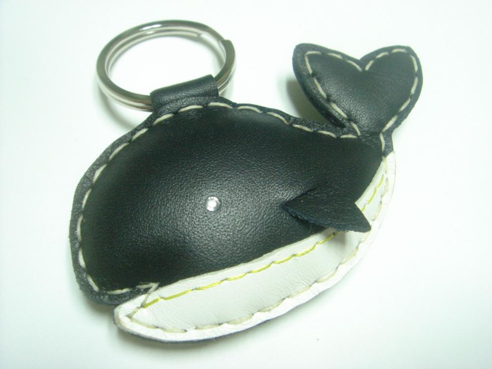 New Umi the Whale Leather Keychain ( Black )