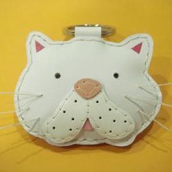 Linda the Persian Cat Leather Keychain ( White )