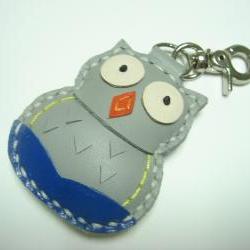 Lovely Fiona the Owl Leather Charm ( Grey )