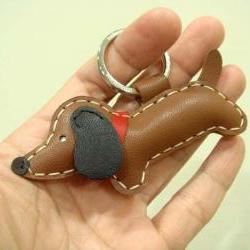 Jemma the dachshund Leather Keychain ( Brown )