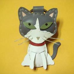 Julian the Cat leather keychain ( Grey / White )